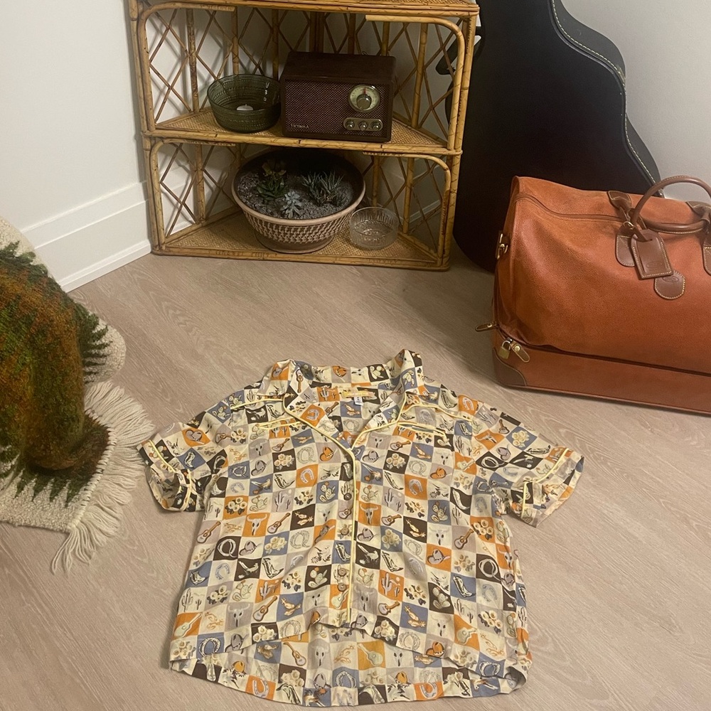 Women’s Urban Outfitters “Freddie Souvenir” Printed Button-Up Shirt - Medium